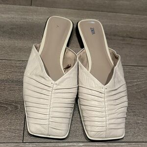 Zara Women's Cream leather mules